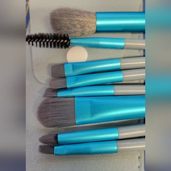 Blue Makeup Brush Set pf 8 with Case New - Picture 2 of 6